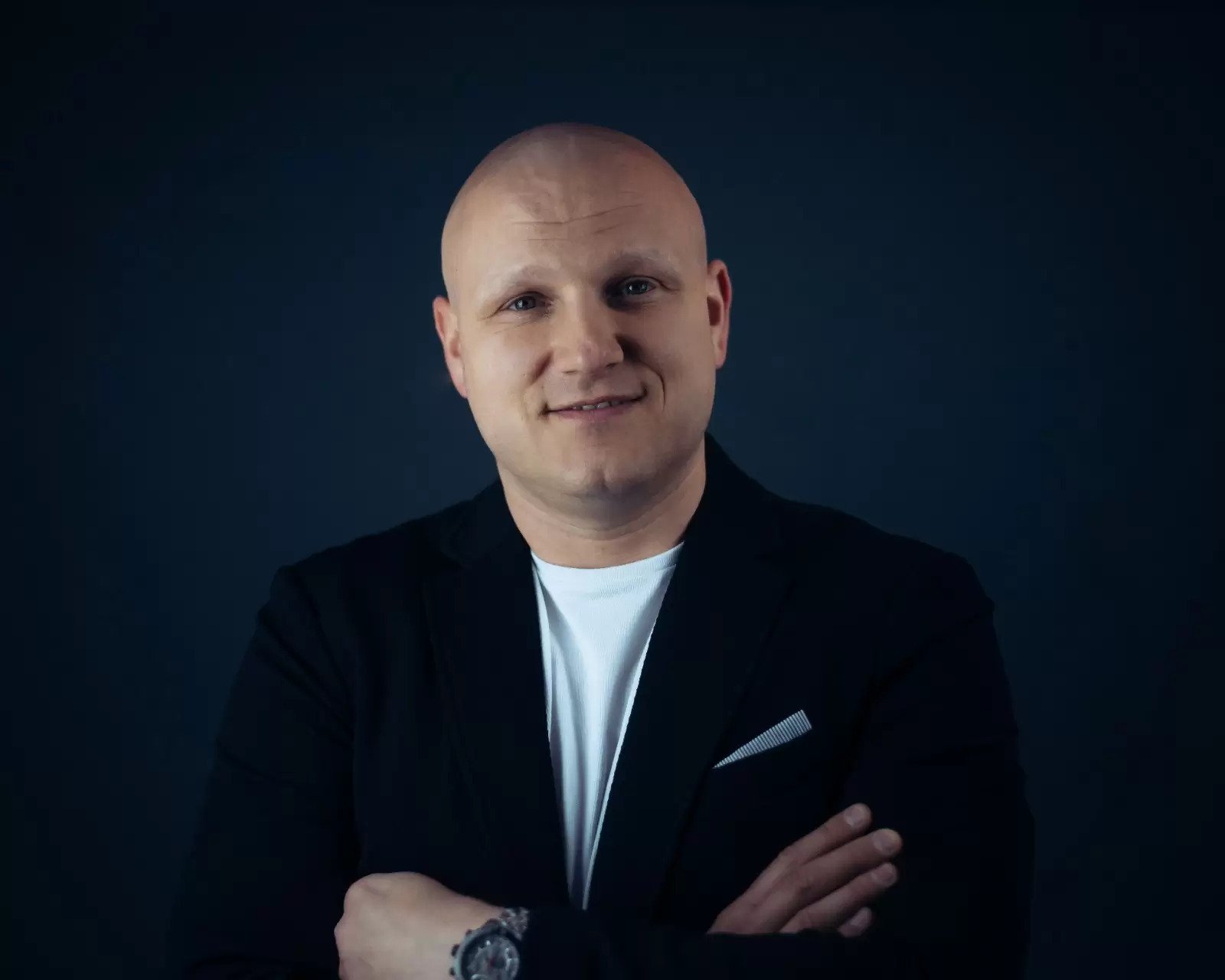 Bartlomiej Wozniak</p><p class='pteam'> Bianco Beauty and Academy Director, Bartek Wozniak, is championing the Eximia Concept in the UK, delivering effective and non-invasive anti-ageing and body contouring treatments, with incredible results, from his Milton Keynes clinic Bianco Beauty.</p><p class='pteam'> As the exclusive UK agent, Bianco Academy offers training with the sale of every machine. To deliver the Eximia Concept treatments, you will need your <a href='https://www.biancoacademy.com/training-courses/level-3-anatomy-and-physiology-training'>Level 3 Anatomy and Physiology</a> certification, which can also be achieved with Bianco Academy.</p><p class='pteam'> <a href='https://www.eximiaconcept.co.uk/contact-us'>Contact</a> Bartek today and bring the Eximia Concept to your clinic.</p><p>